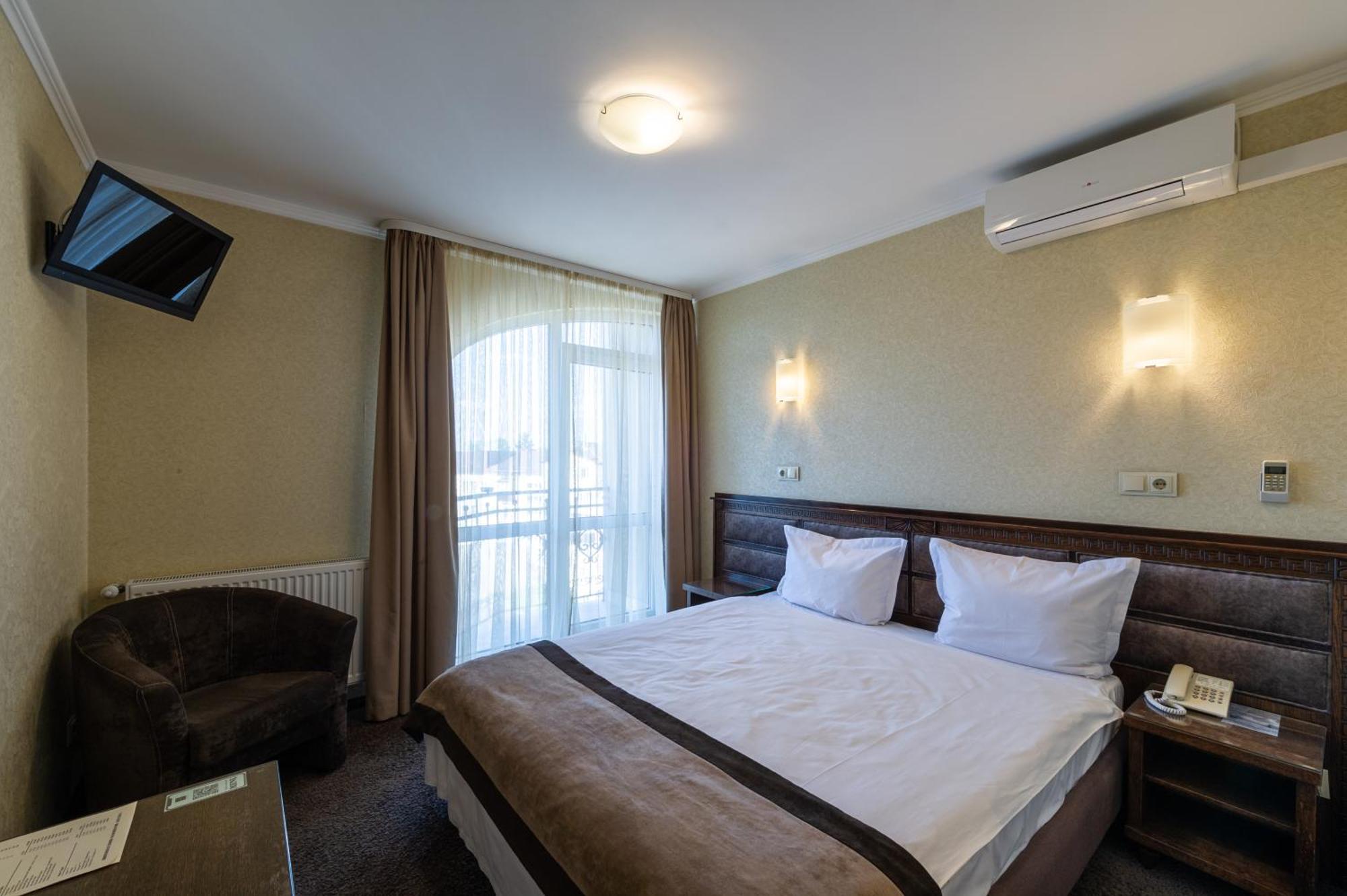 Avalon Palace Ternopil Exterior foto