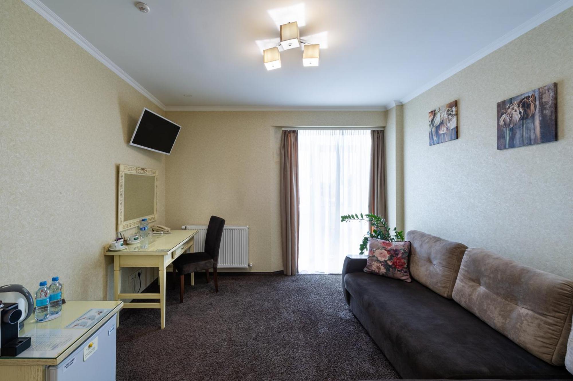 Avalon Palace Ternopil Exterior foto
