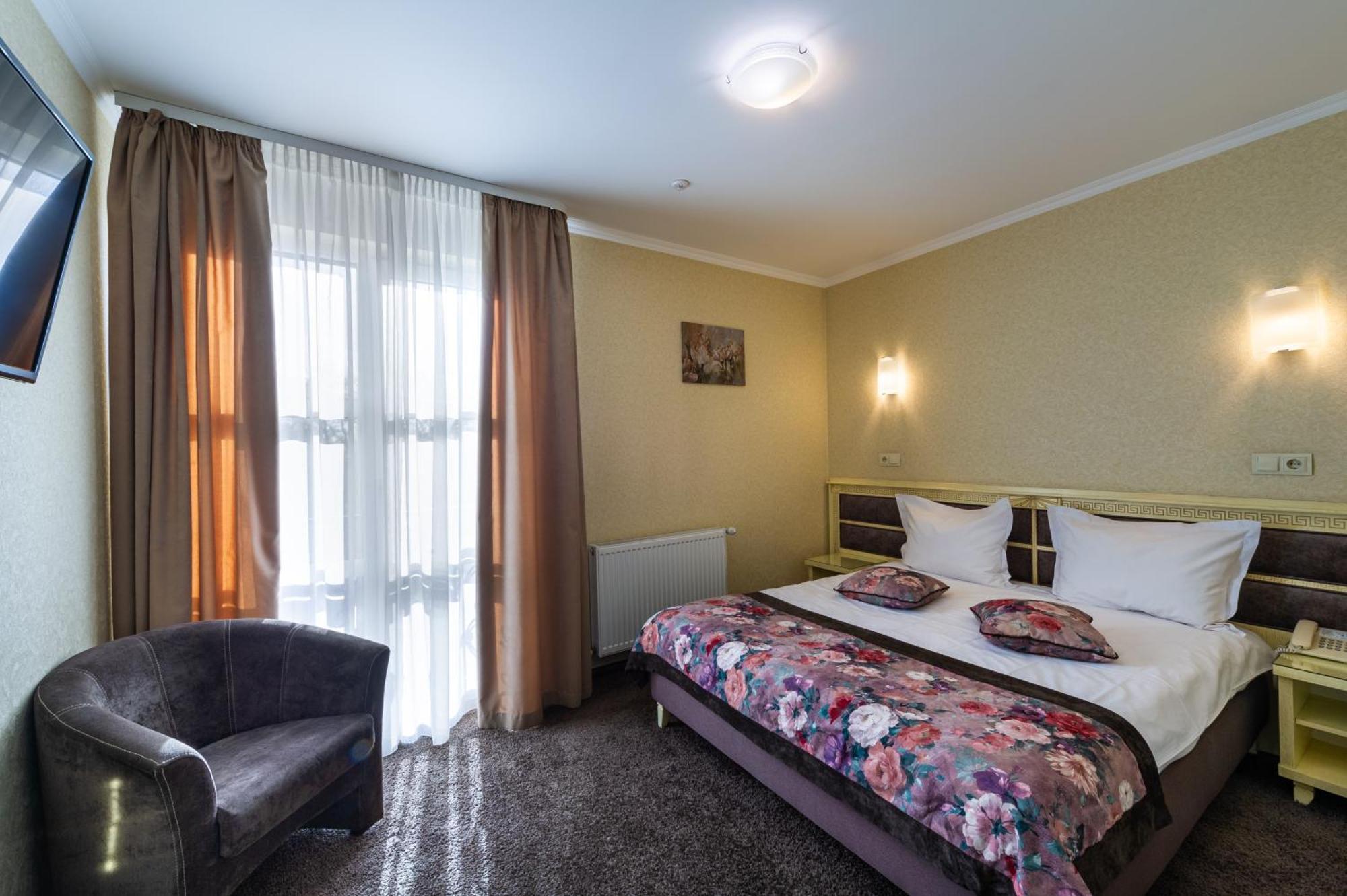 Avalon Palace Ternopil Exterior foto